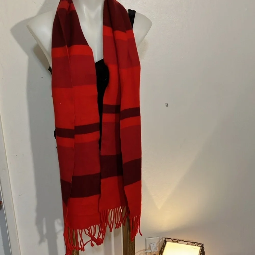 Burberry Marino wool and Cashmere scarf made in Scotland red stripes luxury
